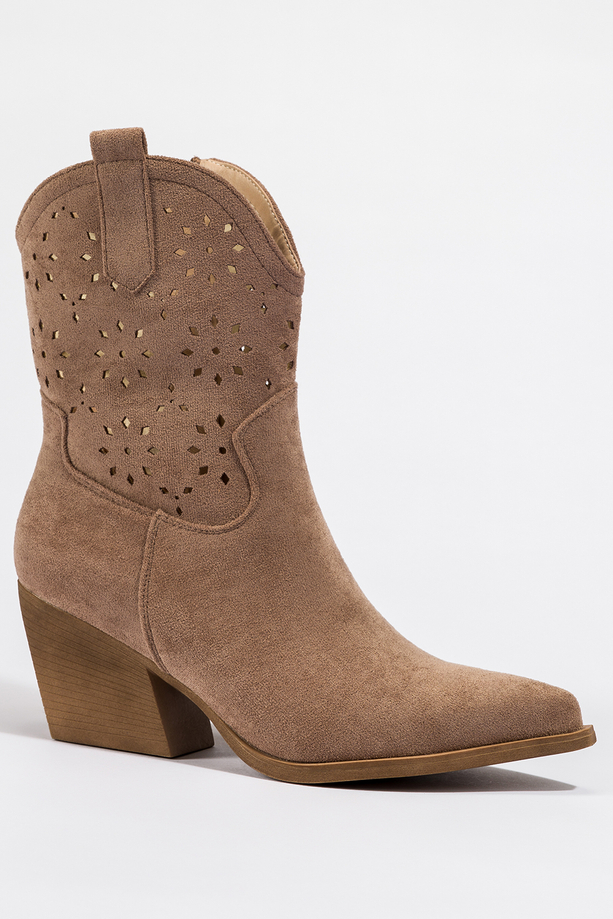 Beżowe botki damskie kowbojki ażurowe na szerokim ściętym klocku Casu JW25X7-K