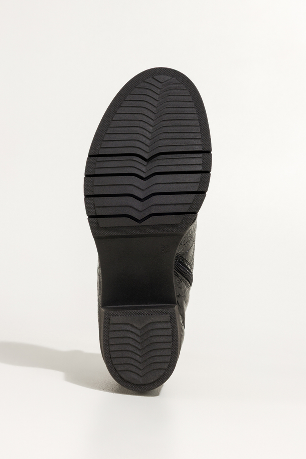 Czarne botki skórzane damskie lakierowane z wzorem obcas klocek szeroka elastyczna guma na przodzie PRODUKT POLSKI Casu 376