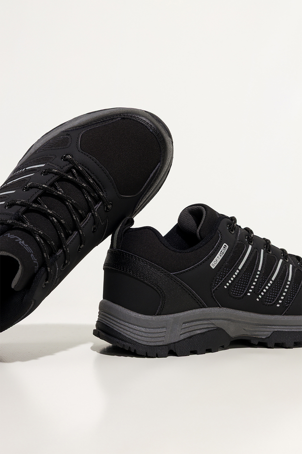 Czarne buty trekkingowe damskie buty sportowe softshell na bieżnikowanej podeszwie sznurowane białe wstawki Carla 1540