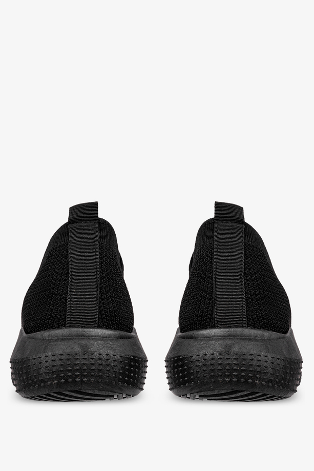 Czarne buty sportowe slip on Casu 26-3-22-1B