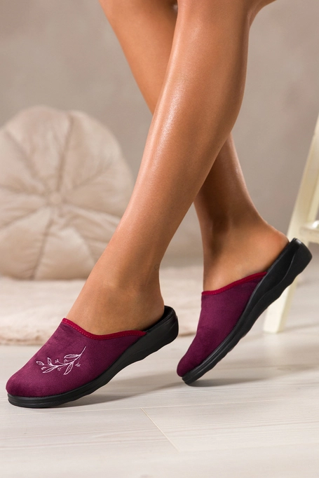 Śliwkowe kapcie damskie Inblu obuwie domowe z haftem XF99998W