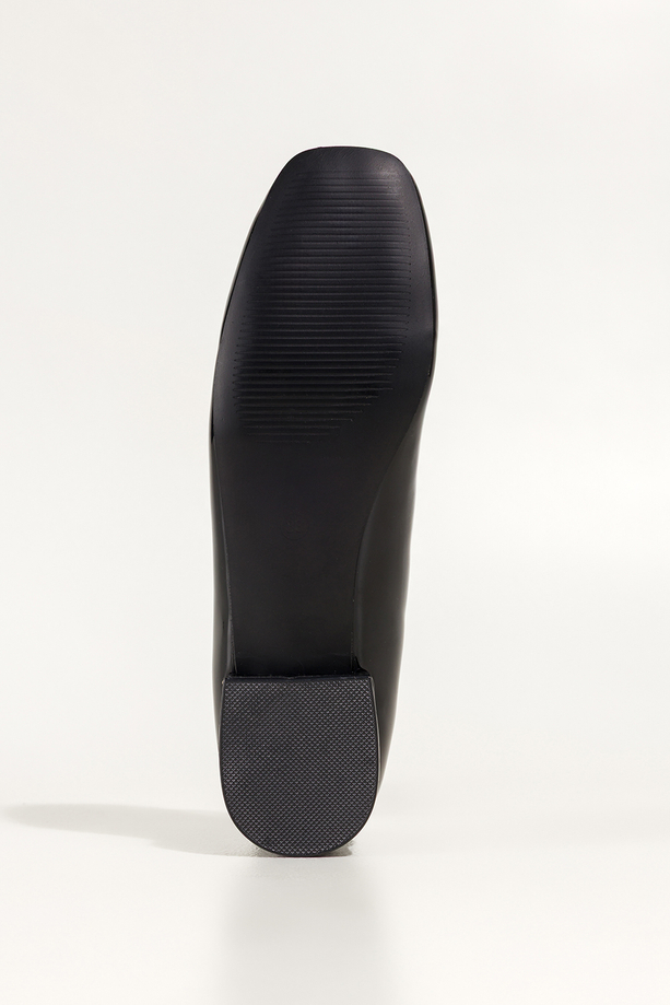 Czarne baleriny damskie lakierowane Mary Jane z paskami niski obcas klocek Carla ZR84K