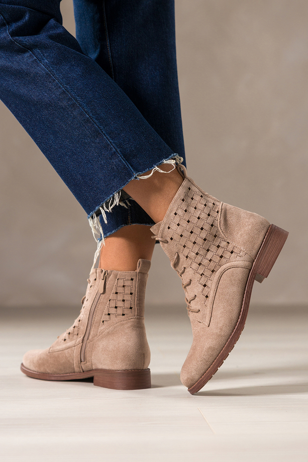 Beżowe botki damskie płaskie ażurowa cholewka sznurowane Carla S7474-7