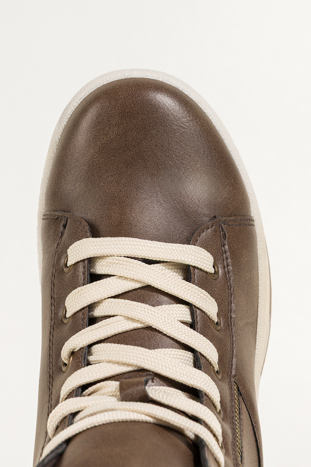 Brązowe botki damskie na bieżnikowanej elastycznej platformie ozdobny zamek na cholewce sznurowane Casu 1912-6