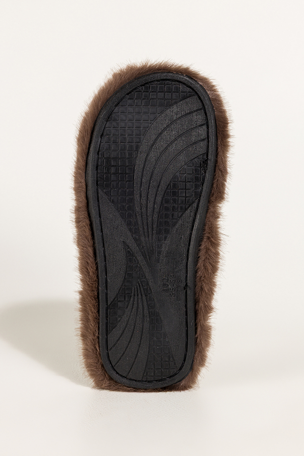 Brązowe kapcie damskie obuwie domowe futrzane brązowy pasek ze srebrną klamerką Casu NG-40