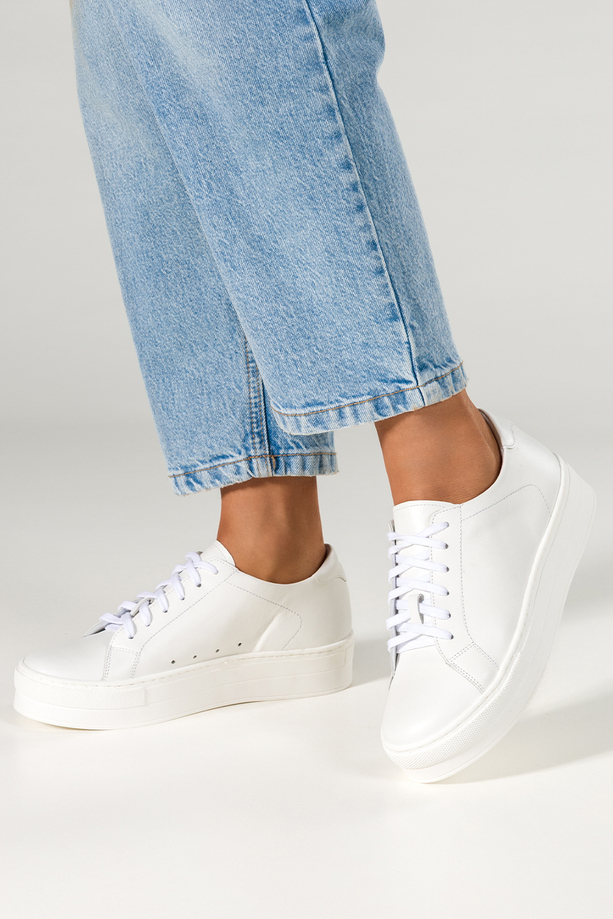 Białe sneakersy skórzane damskie creepersy sznurowane PRODUKT POLSKI Casu 2691