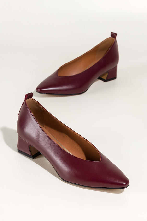 Bordowe czółenka skórzane damskie na niskim klocku wycięcie w cholewce PRODUKT POLSKI Casu 7235-771