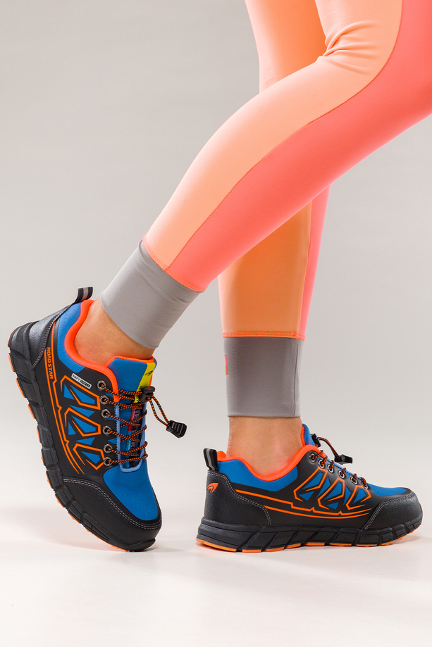 Niebieskie buty trekkingowe damskie buty sportowe na bieżnikowanej podeszwie z regulowaną elastyczną sznurówką pomarańczowe wstawki softshell Casu 2309-6W