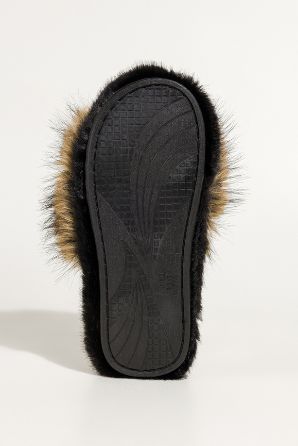 Beżowe kapcie damskie obuwie domowe futrzane szeroki pasek z długim włosiem Casu UO965