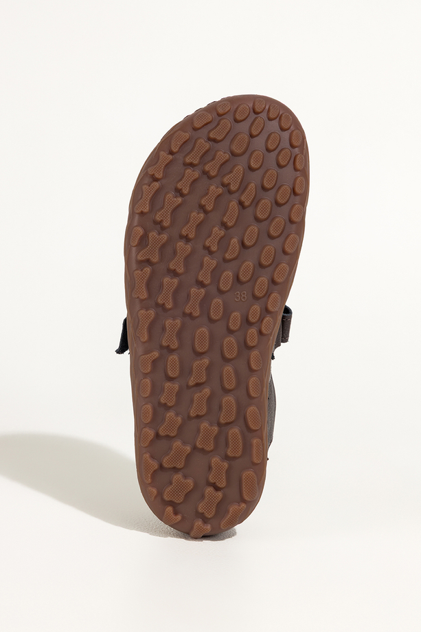 Czekoladowe baleriny barefoot skórzane damskie szerokie na elastycznej żłobionej podeszwie miedziane wstawki pasek na rzep złota ozdoba PRODUKT POLSKI Casu 89796