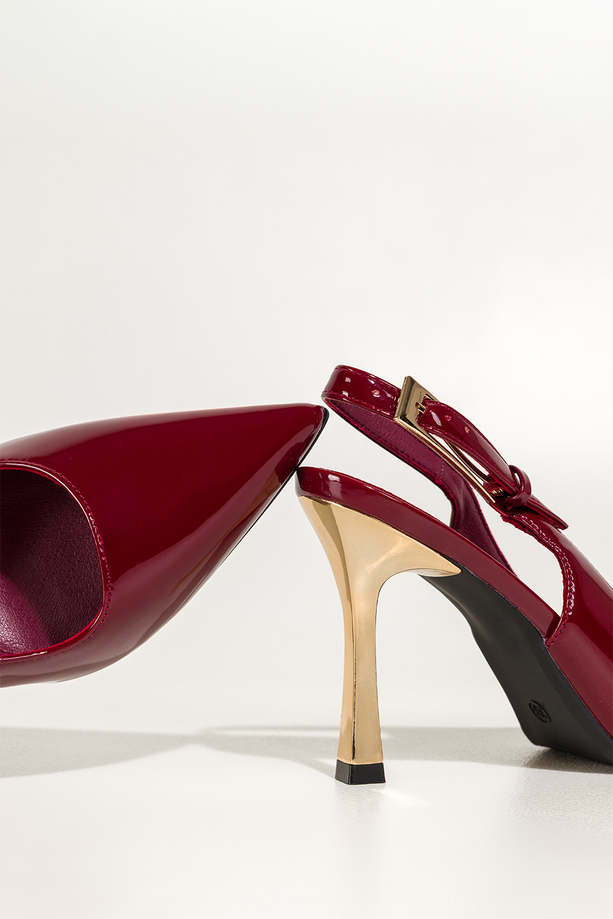 Bordowe czółenka damskie szpilki lakierowane odkryta pięta złoty obcas kieliszek Carla OV883K