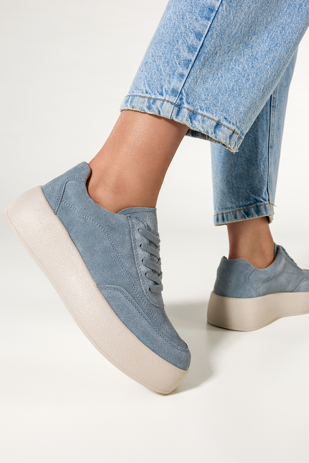 Niebieskie sneakersy skórzane damskie creepersy na platformie sznurowane Carla 2323