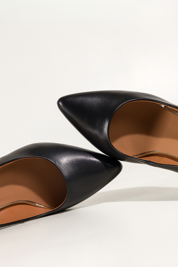 Czarne szpilki skórzane damskie z czerwoną podeszwą PRODUKT POLSKI Casu 7720-899