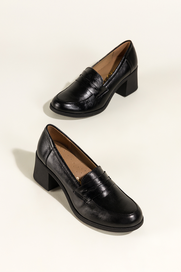 Czarne mokasyny skórzane damskie na szerokim klocku ozdobny pasek PRODUKT POLSKI Casu 2762