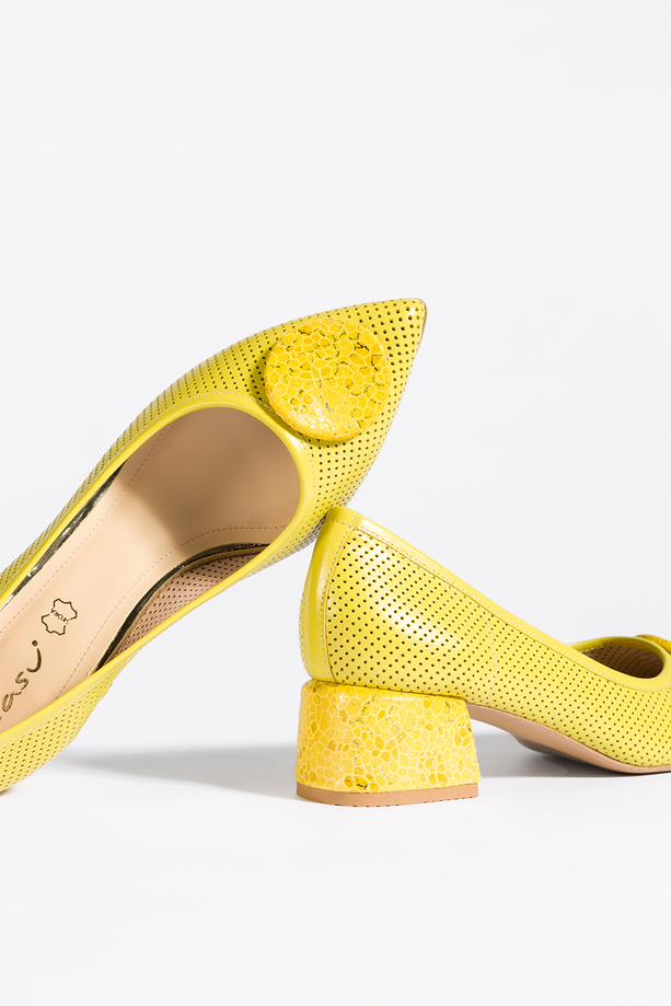 Pistacjowe czółenka skórzane damskie ażurowe na klocu z ozdobą  PRODUKT POLSKI Casu 02207-275-2842