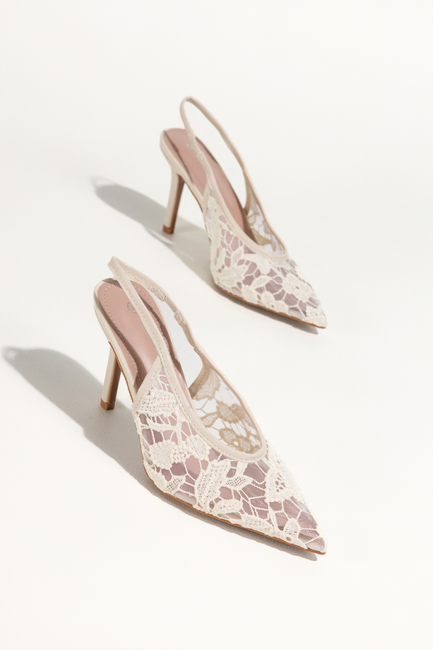 Beżowe czółenka damskie szpilki koronkowe odkryta pięta guma w pasku Carla S1-8844V