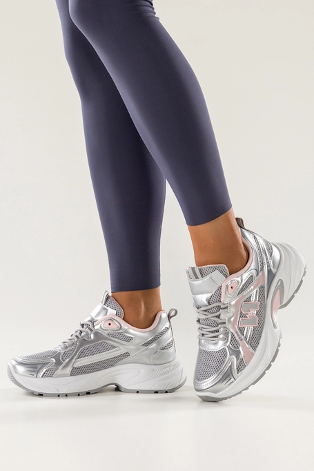 Srebrne sneakersy damskie buty sportowe z perforacją na białej bieżnikowanej platformie szare i różowe wstawki sznurowane Casu BB-853