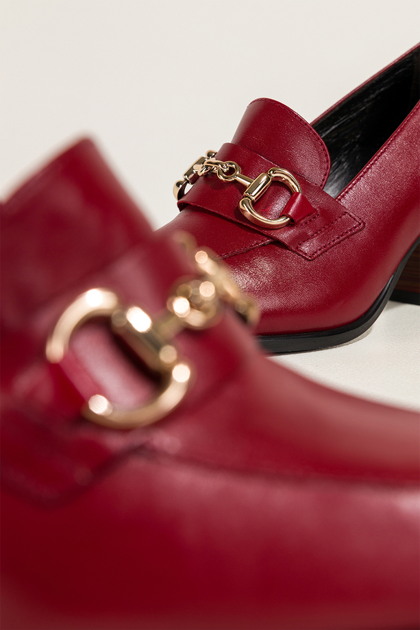 Bordowe mokasyny skórzane damskie na ozdobnym klocku złota sprzączka PRODUKT POLSKI Casu 7317-768