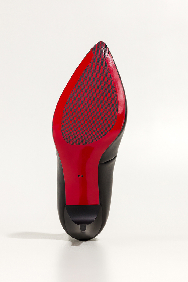 Czarne szpilki skórzane damskie z czerwoną podeszwą PRODUKT POLSKI Casu 7720-899