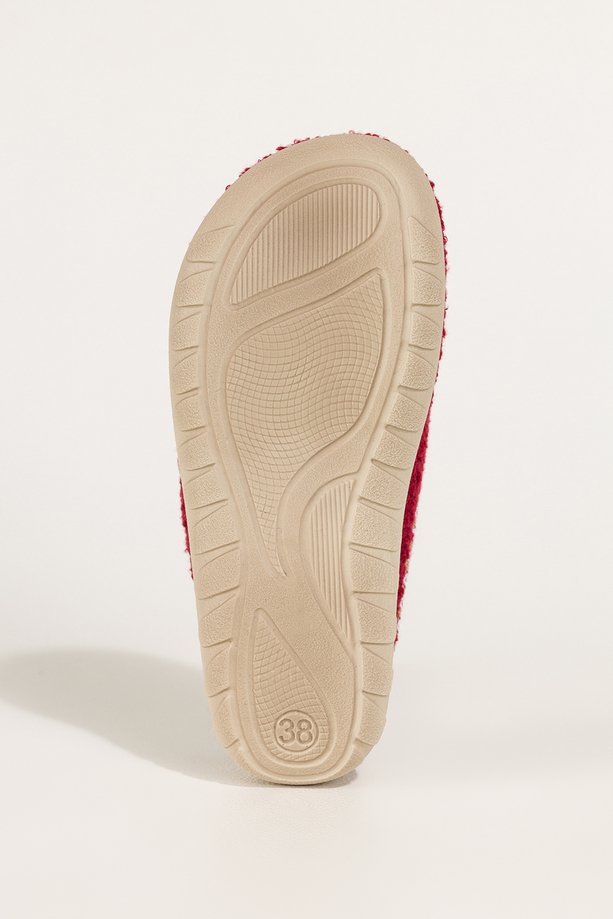 Bordowe kapcie damskie Inblu obuwie domowe z materiału typu baranek z ozdobną lamówką wkładka soft VG969299