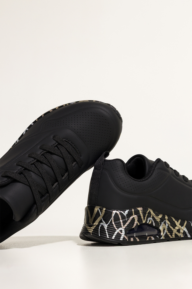 Czarne sneakersy damskie buty sportowe na koturnie z czarnym wzorem sznurowane Casu 0961-8