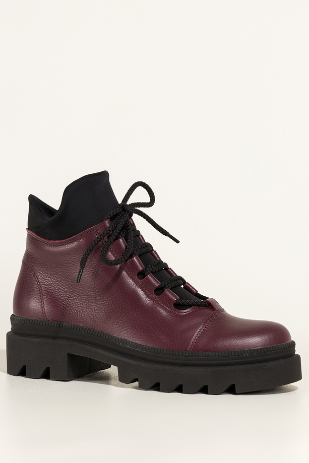 Bordowe botki skórzane damskie na bieżnikowanej podeszwie sznurowane PRODUKT POLSKI Casu A099