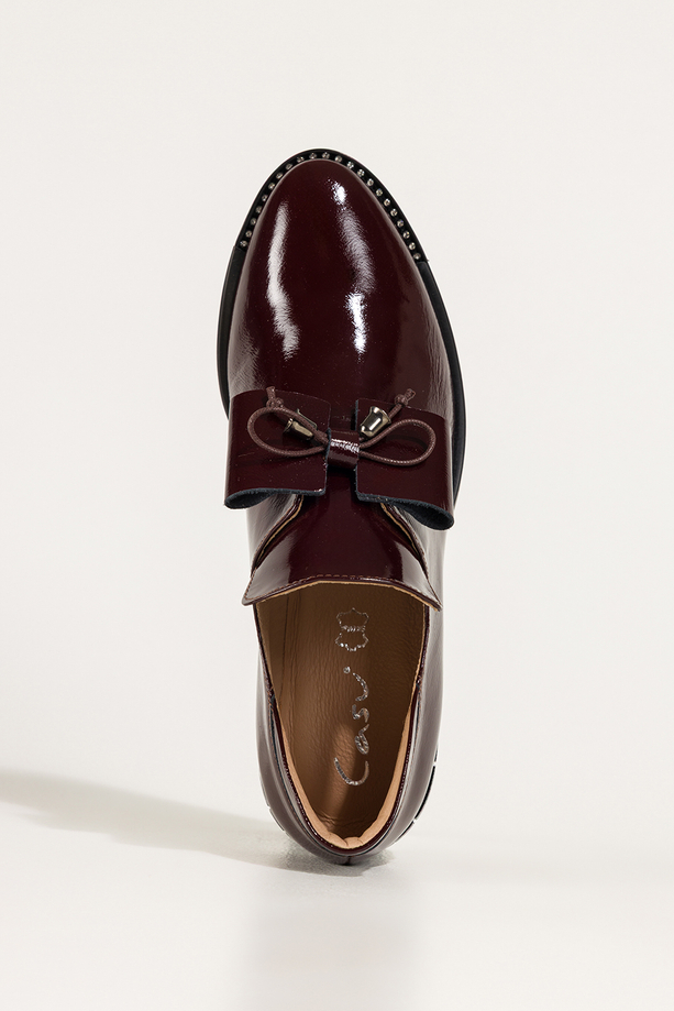 Bordowe półbuty skórzane damskie lakierowane dekoracyjny obcas wycięta cholewka kokarda  PRODUKT POLSKI Casu 8600