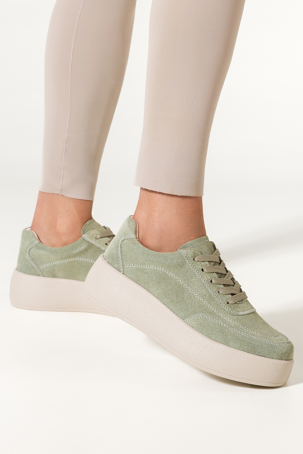 Zielone sneakersy skrzane damskie creepersy na platformie sznurowane Carla 2323