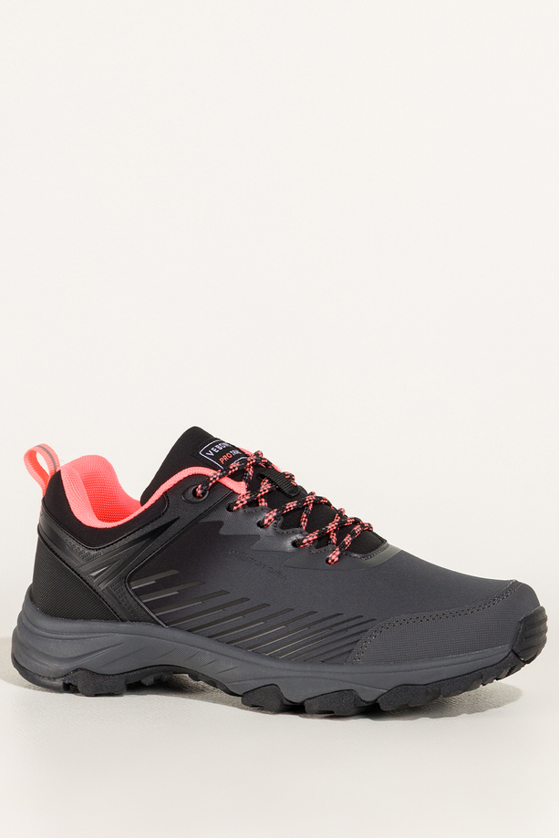 Ciemnoszare buty trekkingowe damskie buty sportowe softshell na bieżnikowanej podeszwie koralowe wstawki sznurowane Carla EY0976-6