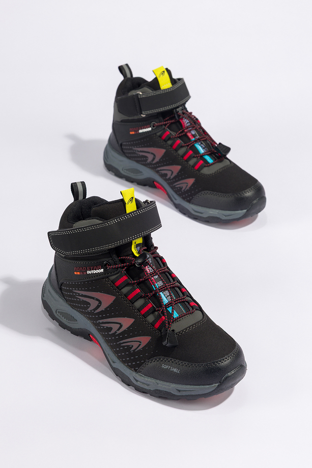 Czarne buty trekkingowe damskie na bieżnikowanej podeszwie z regulowaną elastyczną sznurówką czerwone wstawki softshell Casu 2310-3W
