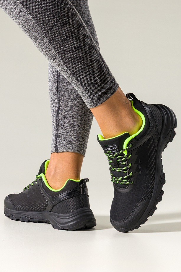 Czarne buty trekkingowe damskie buty sportowe softshell na bieżnikowanej podeszwie seledynowe wstawki sznurowane Carla EY0976-8