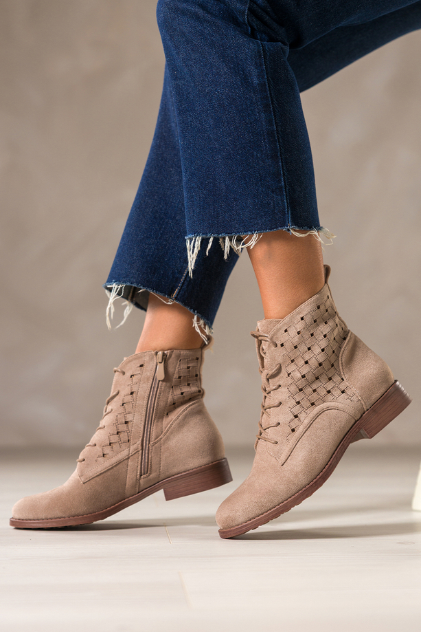 Beżowe botki damskie płaskie ażurowa cholewka sznurowane Carla S7474-7