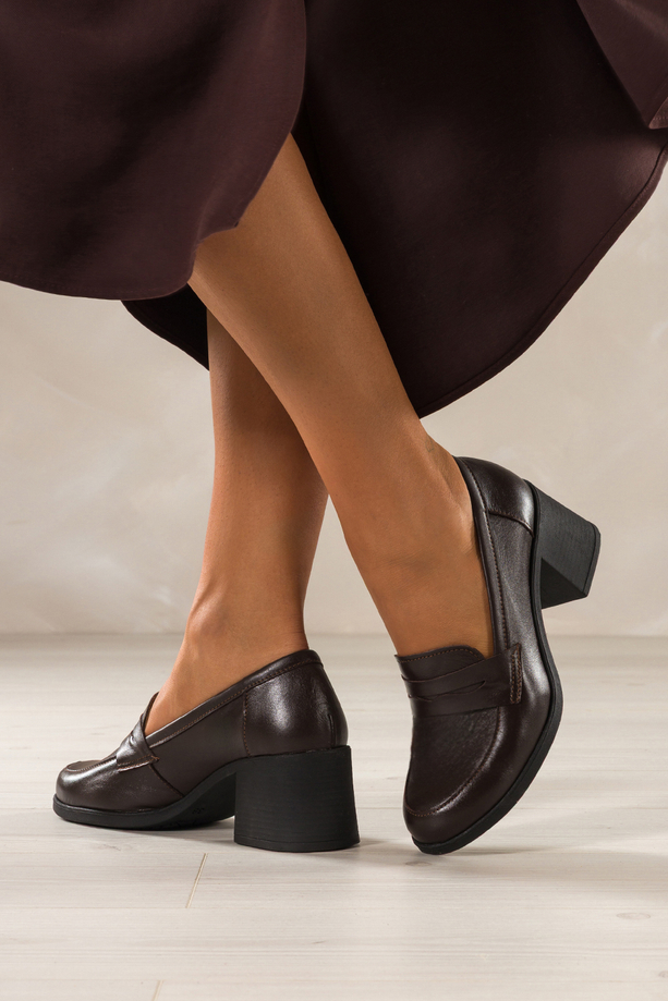 Czekoladowe mokasyny skórzane damskie na szerokim klocku ozdobny pasek PRODUKT POLSKI Casu 2762