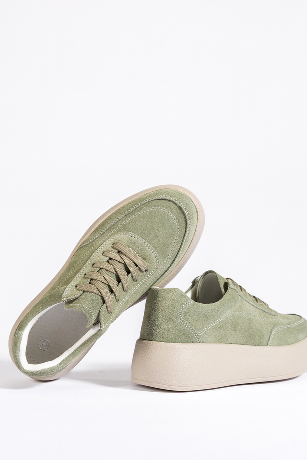 Zielone sneakersy skórzane damskie creepersy na platformie sznurowane Carla 2323