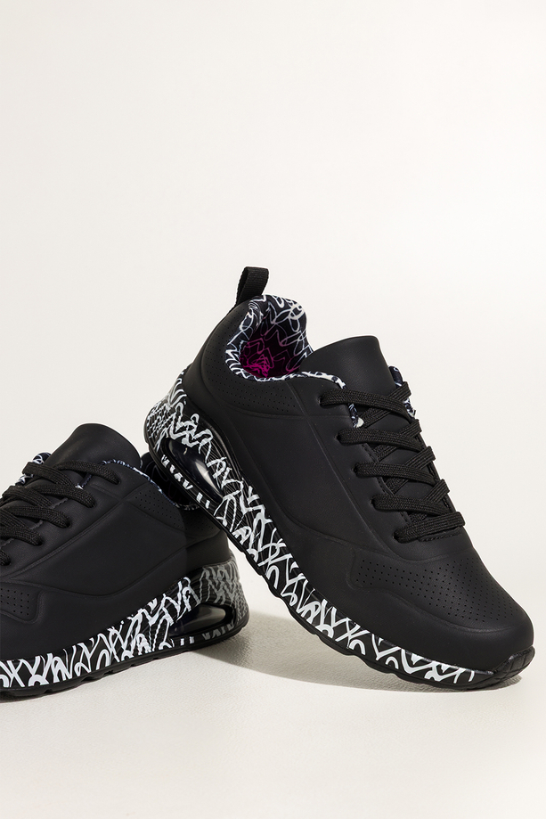 Czarne sneakersy damskie buty sportowe na koturnie z wzorem sznurowane Casu 0996-3