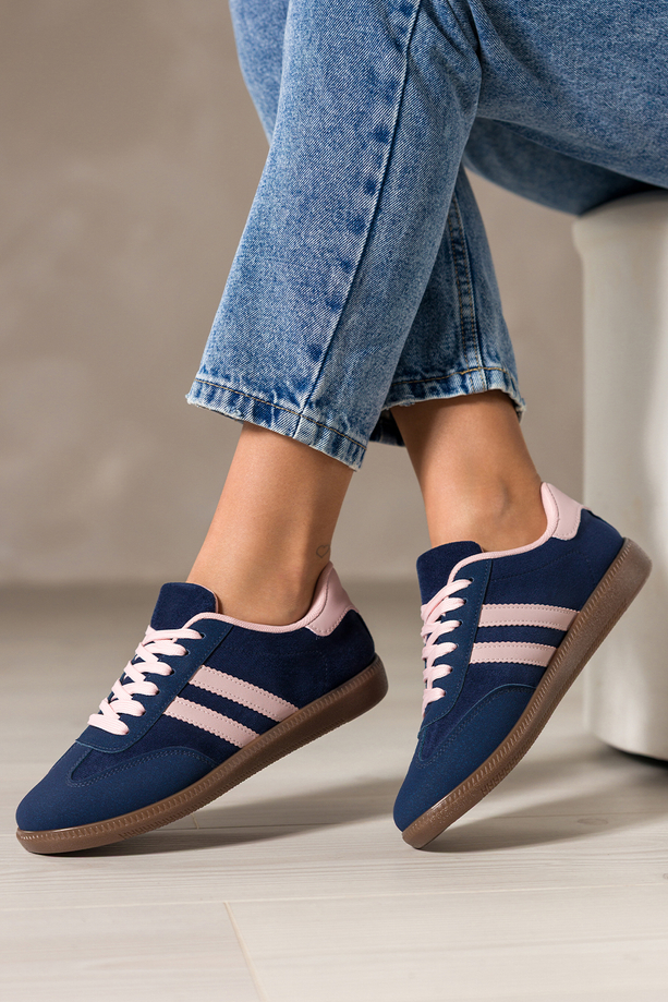 Granatowe sneakersy damskie buty sportowe na elastycznej podeszwie różowe wstawki sznurowane Casu 22336-85