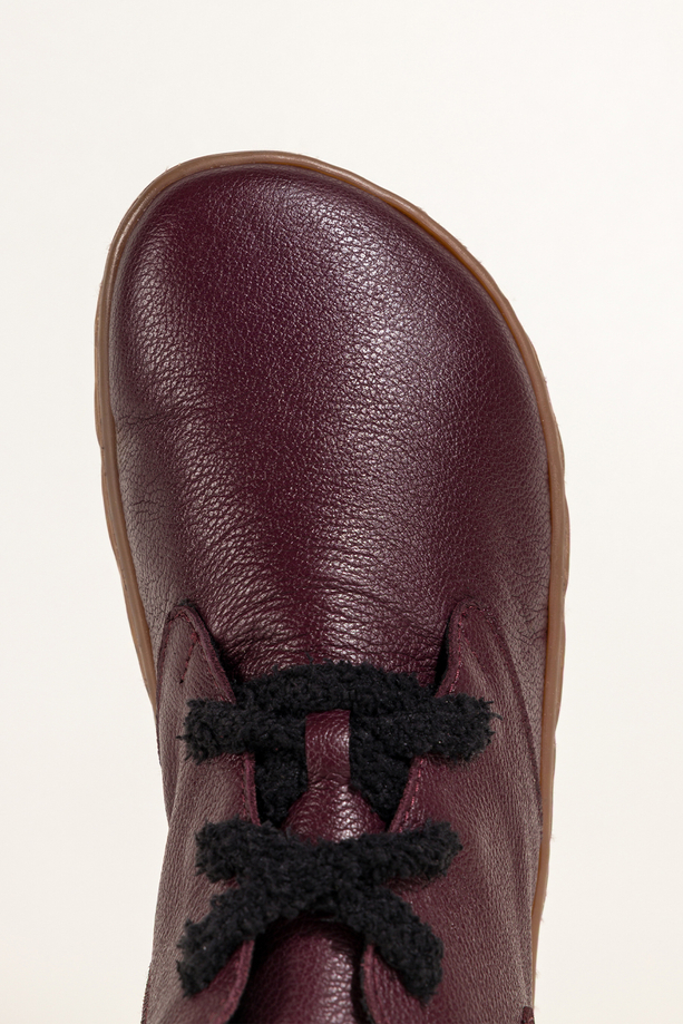 Bordowe botki barefoot skórzane damskie szerokie na elastycznej płaskiej podeszwie stalowa ozdoba puszyste sznurówki PRODUKT POLSKI Casu 69928