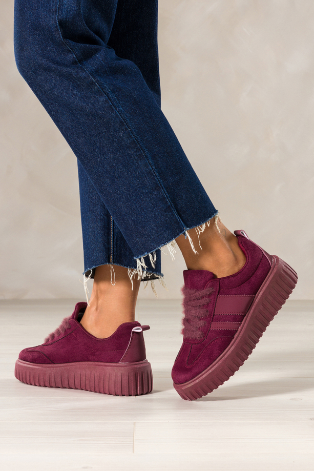 Bordowe sneakersy damskie buty sportowe na żłobionej platformie z futrzaną sznurówką Casu KX696