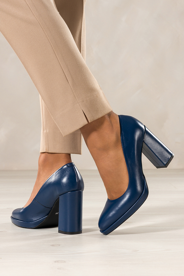 Ciemnoniebieskie czółenka skórzane damskie na słupku PRODUKT POLSKI Casu 7253-754