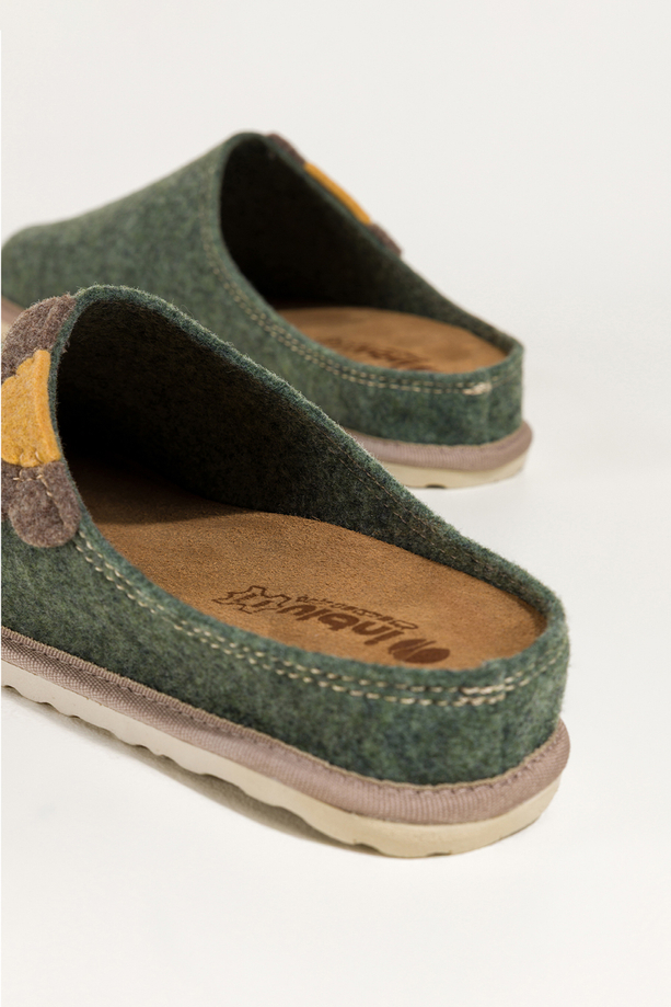 Zielone kapcie damskie Inblu obuwie domowe z wyjmowaną skórzaną wkładką ozdobny kwiat XH999956