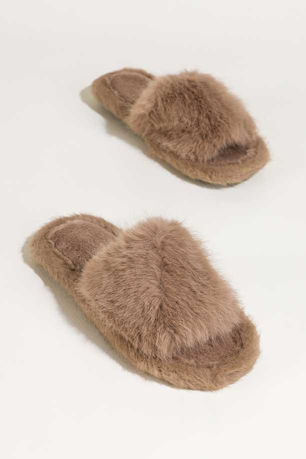 Ciemnobeżowe kapcie damskie obuwie domowe futrzane szeroki pasek z futerkiem Casu UO960