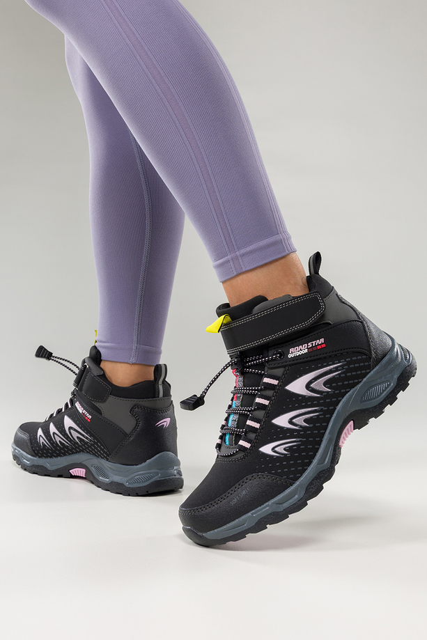 Czarne buty trekkingowe damskie na bieżnikowanej podeszwie z regulowaną elastyczną sznurówką różowe wstawki softshell Casu 2310-12W