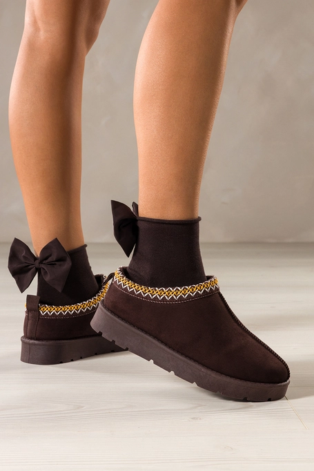 Czekoladowe kapcie damskie z futerkiem na platformie ozdobne obszycie Casu YL-810