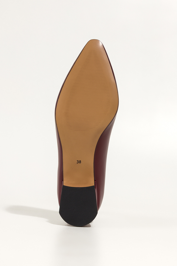 Bordowe czółenka skórzane damskie na niskim klocku wycięcie w cholewce PRODUKT POLSKI Casu 7235-771