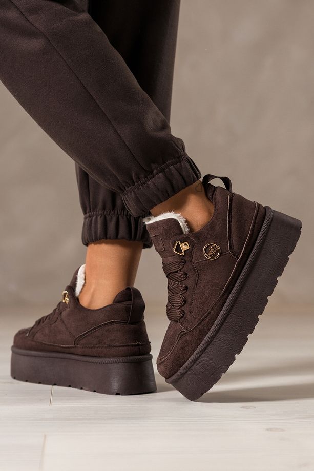 Czekoladowe sneakersy damskie z futerkiem na platformie złota ozdoba sznurowane Casu SB123-8