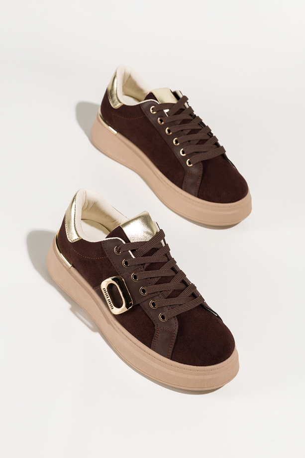 Brązowe sneakersy damskie buty sportowe na platformie ze złotą ozdobą sznurowane Carla TY983