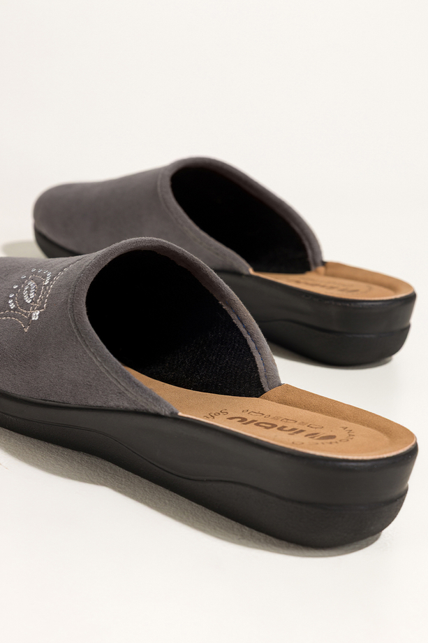 Szare kapcie damskie Inblu obuwie domowe z cyrkoniami wkładka soft XU999951