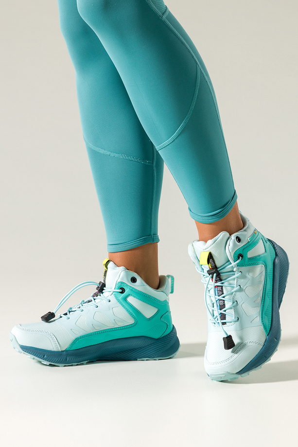 Jasnoniebieskie buty sportowe trekkingowe damskie wodoodporne na bieżnikowanej podeszwie z regulowaną elastyczną sznurówką turkusowe wstawki Casu 7493-3D