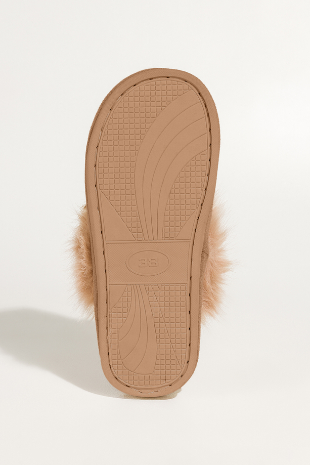 Ciemnobeżowe kapcie damskie obuwie domowe z futerkiem Casu 7975-8