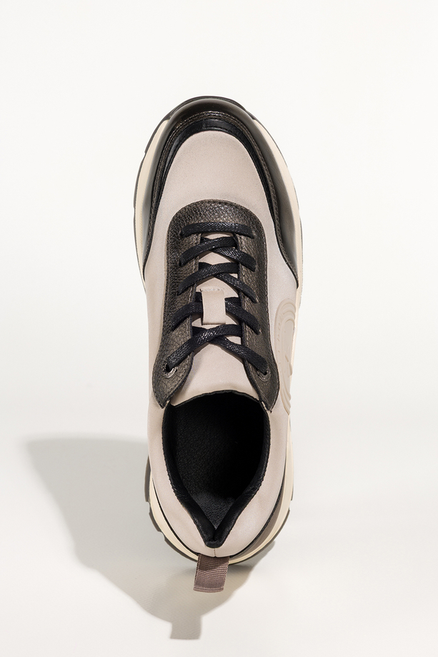 Szare sneakersy damskie buty sportowe na koturnie ze żłobieniami czarne wstawki sznurowane Carla 4982